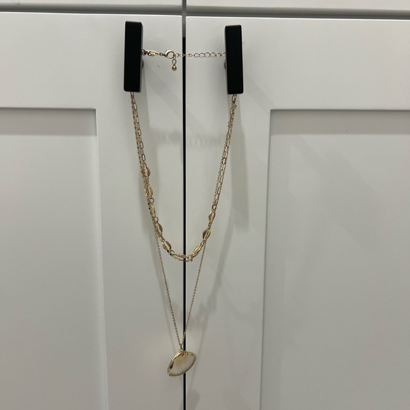 Layered cowry shell necklace - Picture 2 of 6